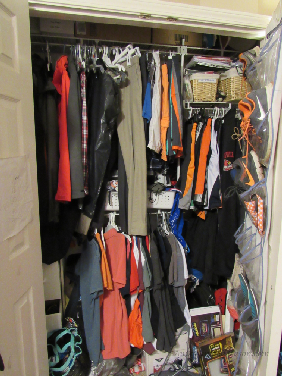 Messy closet before using the 6P strategy to organize your home 