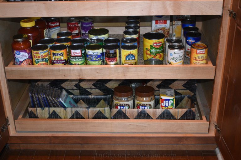 HOW TO ORGANIZE THE PANTRY - An Organized Season