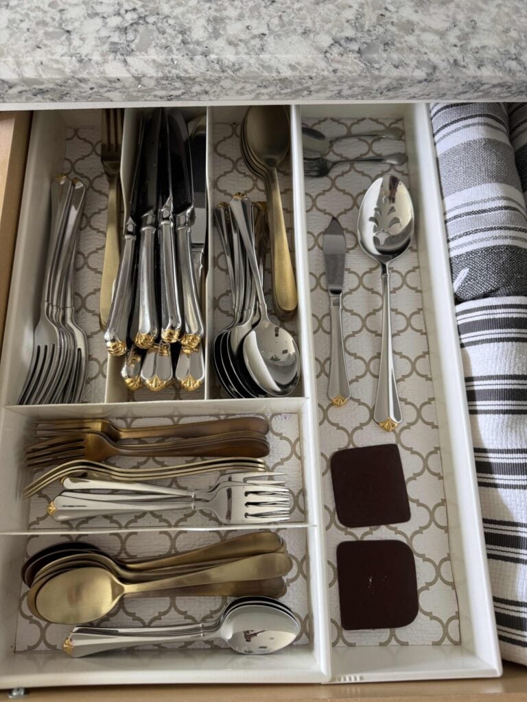 eating utensils organized in a drawer.