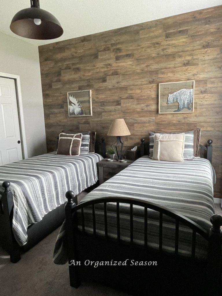 Fully decorated room with feature wall made with vinyl flooring 