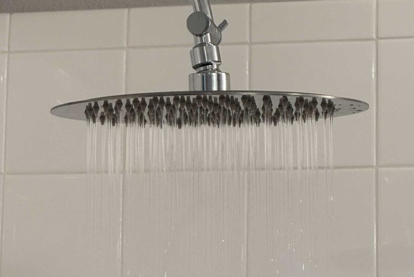 Round rainfall shower head