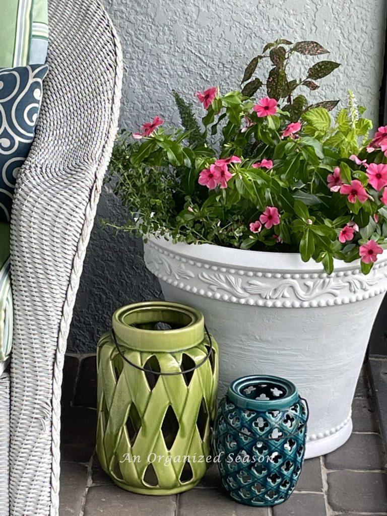 There are15 items you need to create a relaxing porch, a flower containers is number thirteen.