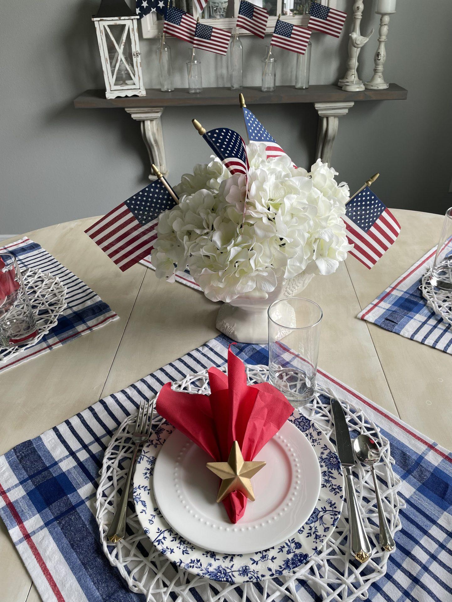 Set A Patriotic Table With These Simple Tips - An Organized Season