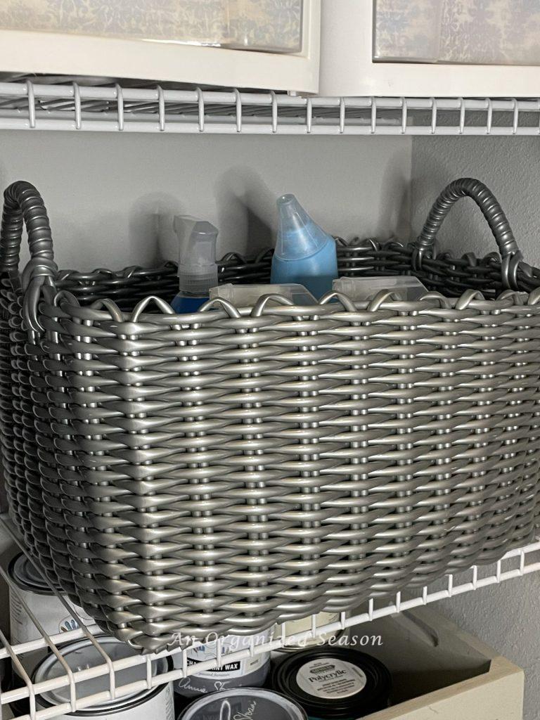 Make a cleaning caddy to organize cleaning supplies to make house work easy! 