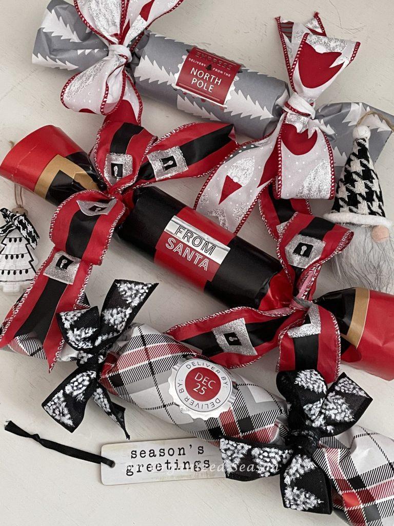 Gift wrapping tips, use toilet paper tubes to wrap small Christmas gifts. 