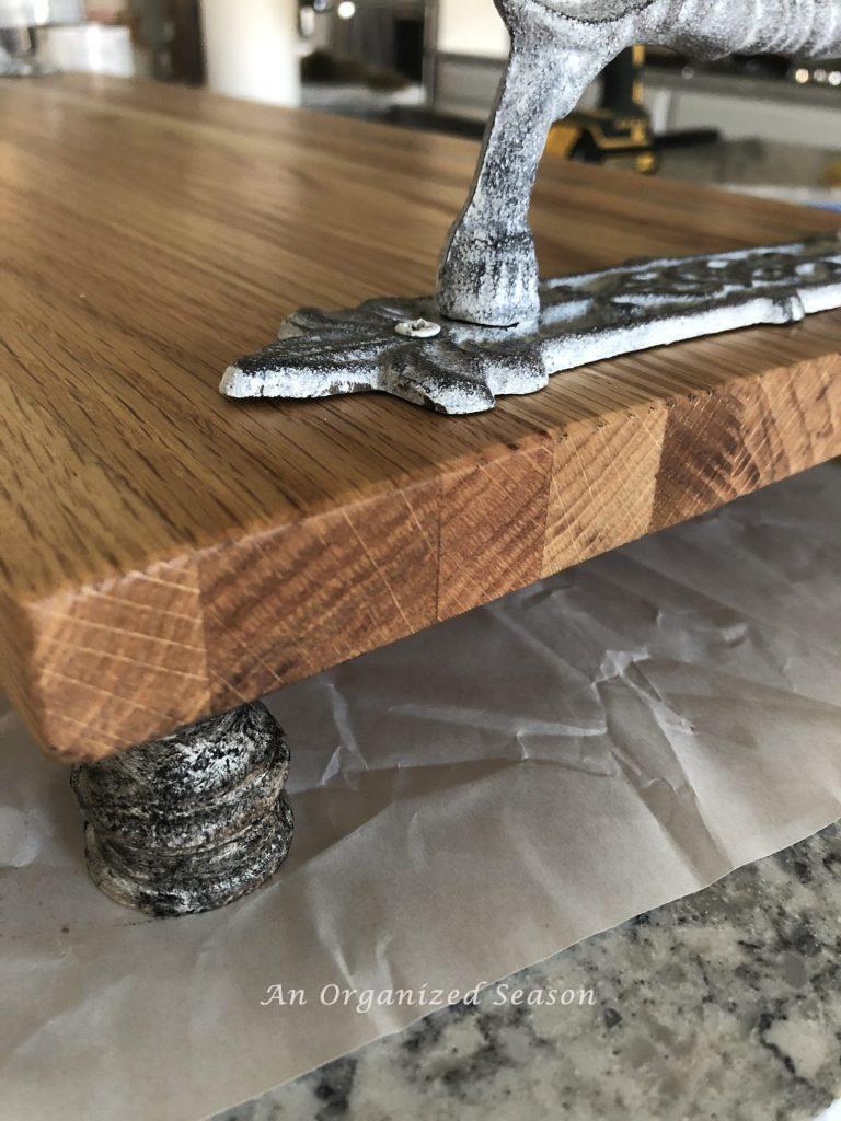 painted handle and foot on a wood tray.