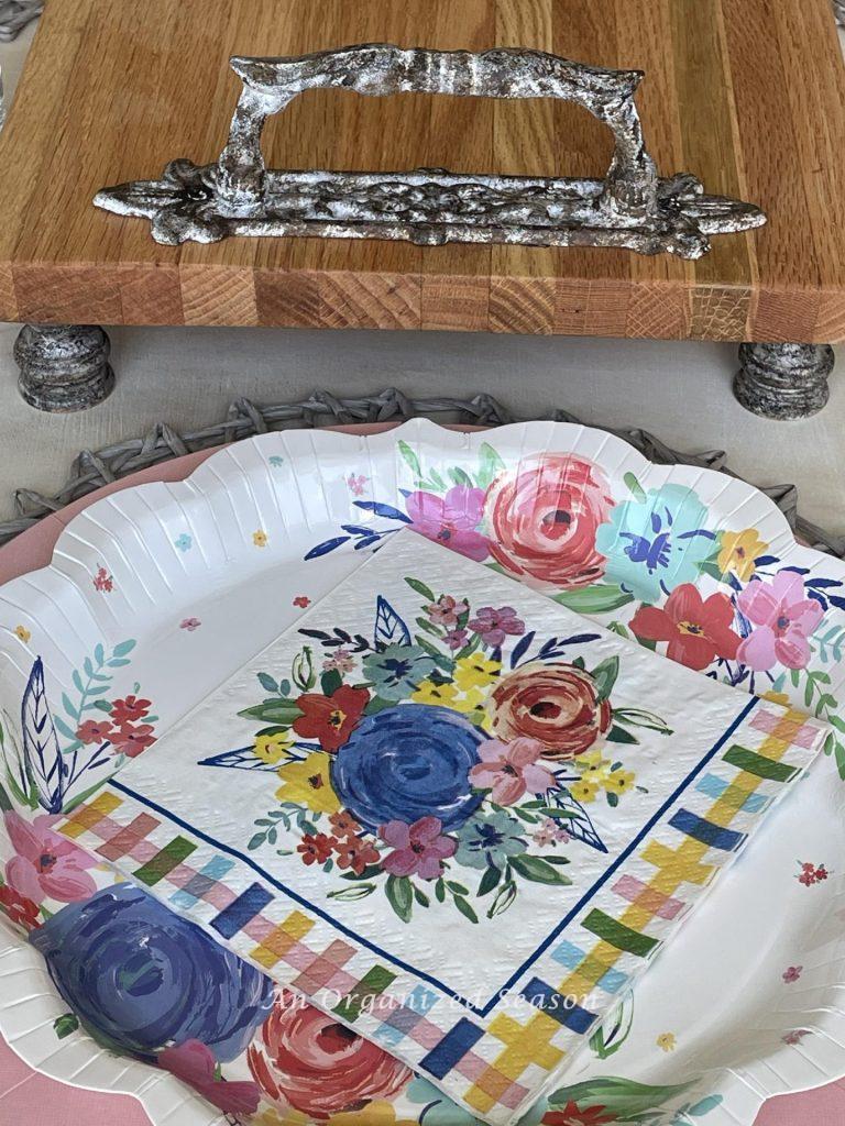 Paper plate and napkin decorated with flowers.