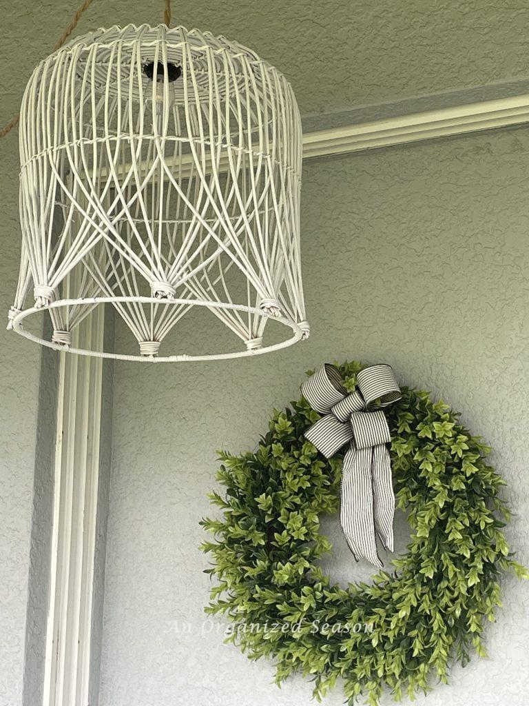 Get ready for summer by making an outdoor pendant light out of a basket. 