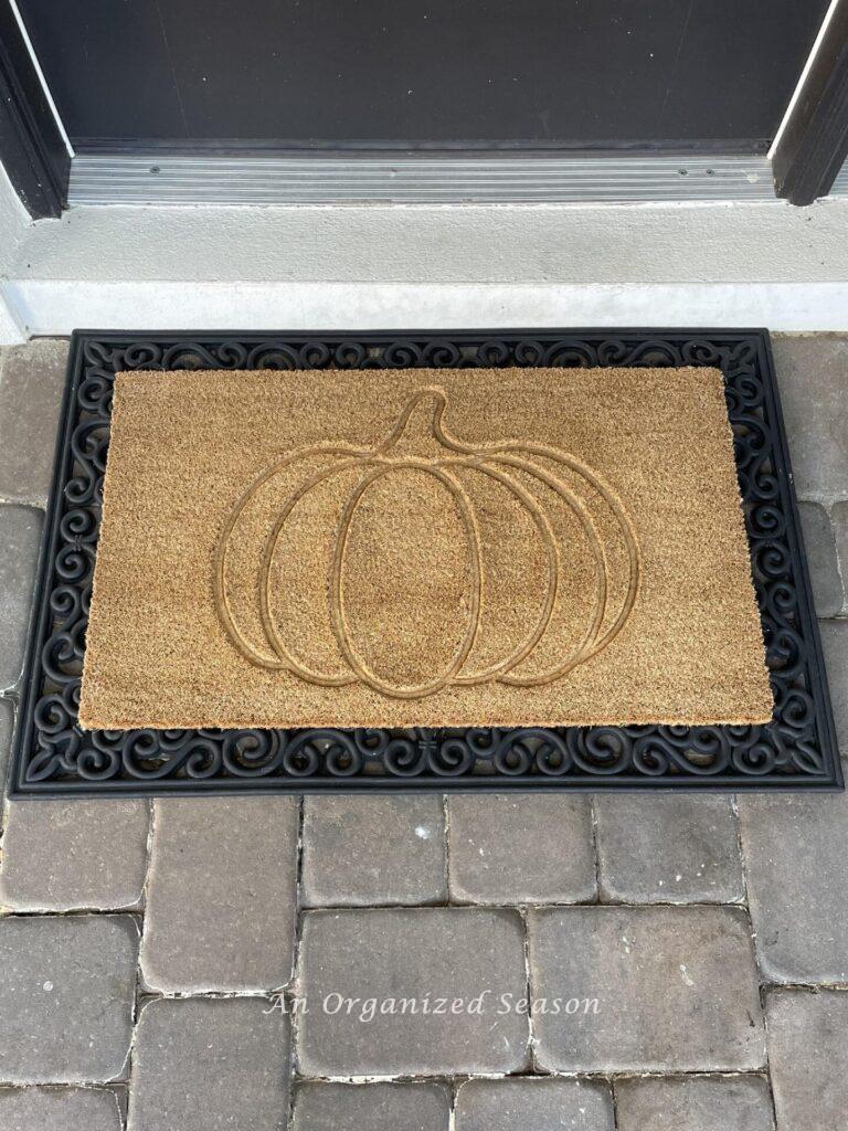 Layer a black mat with a pumpkin mat for the best Fall porch decor!