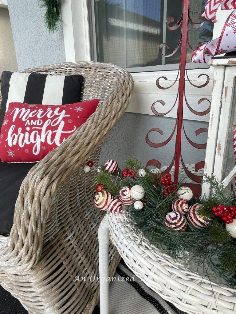 A chair with a Christmas throw pillow!