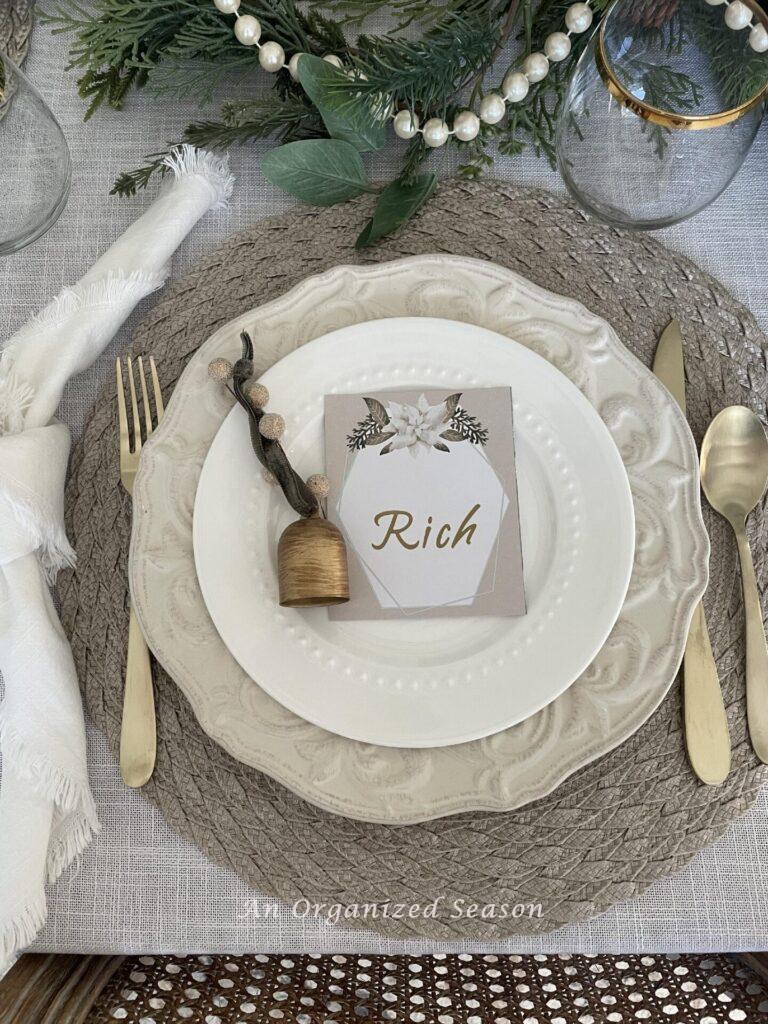 Place setting with gorgeous name cards and bells. 