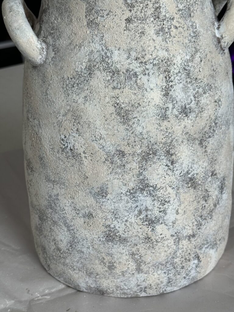 A vase sponge painted with three colors. 