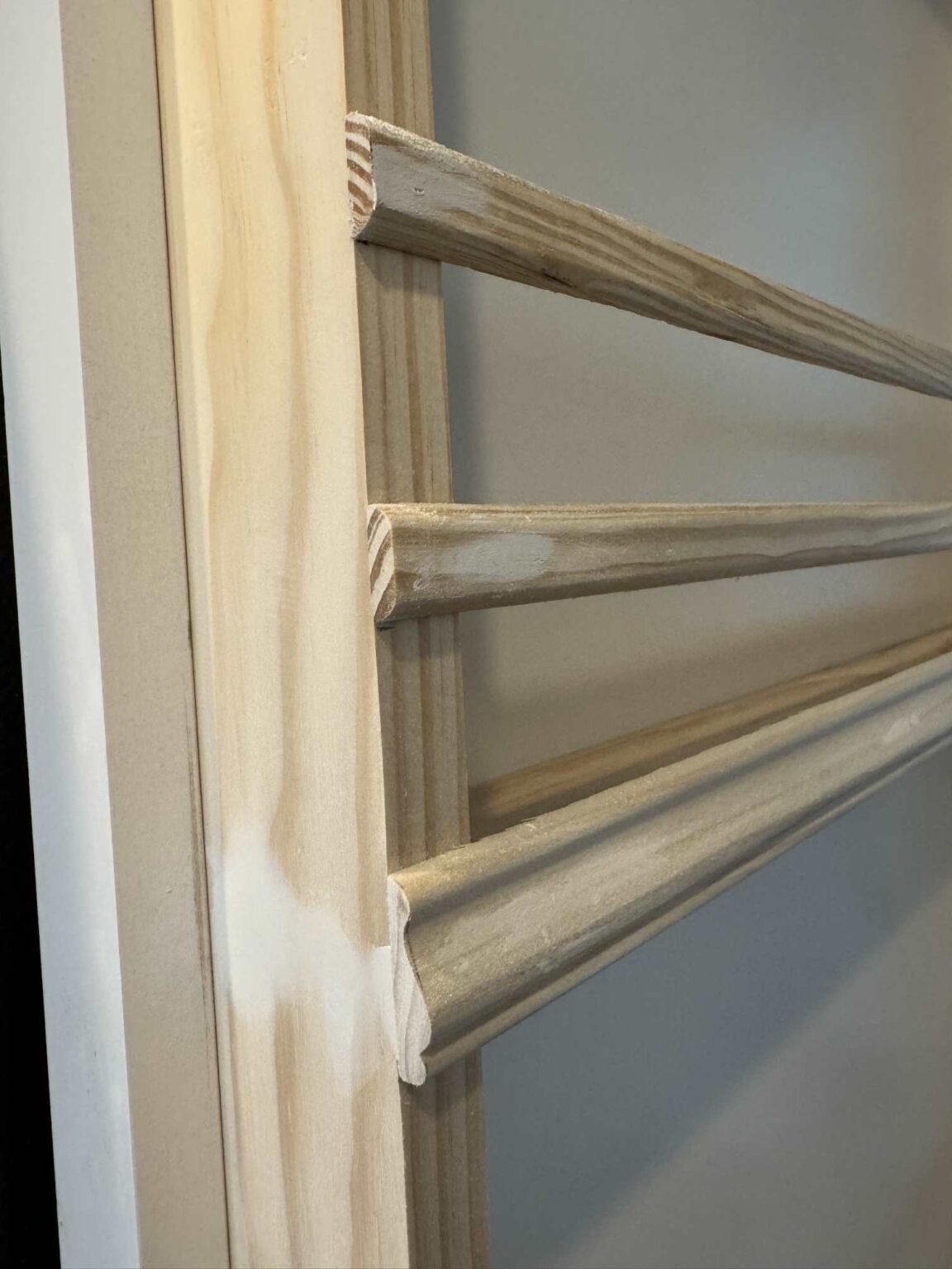 How to Make a DIY Plate Rack For a Kitchen - An Organized Season