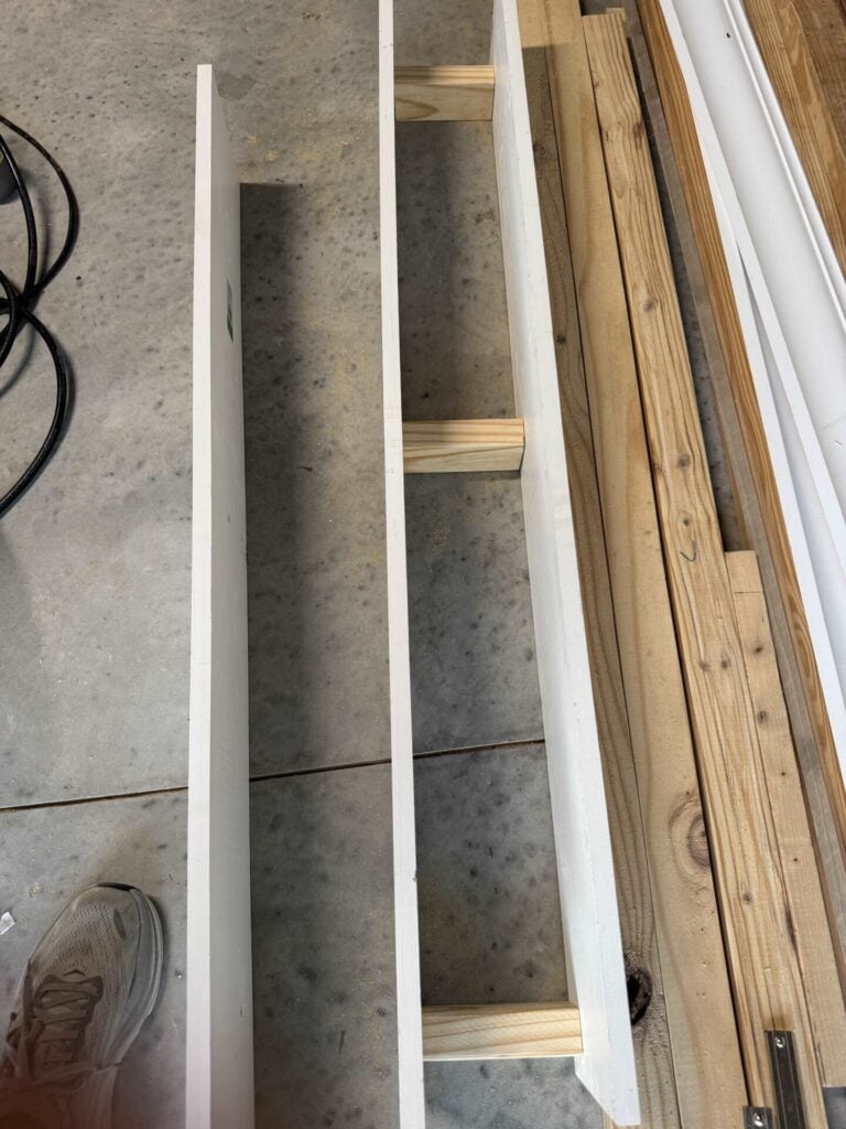 Column side boards connected with horiztonal support boards