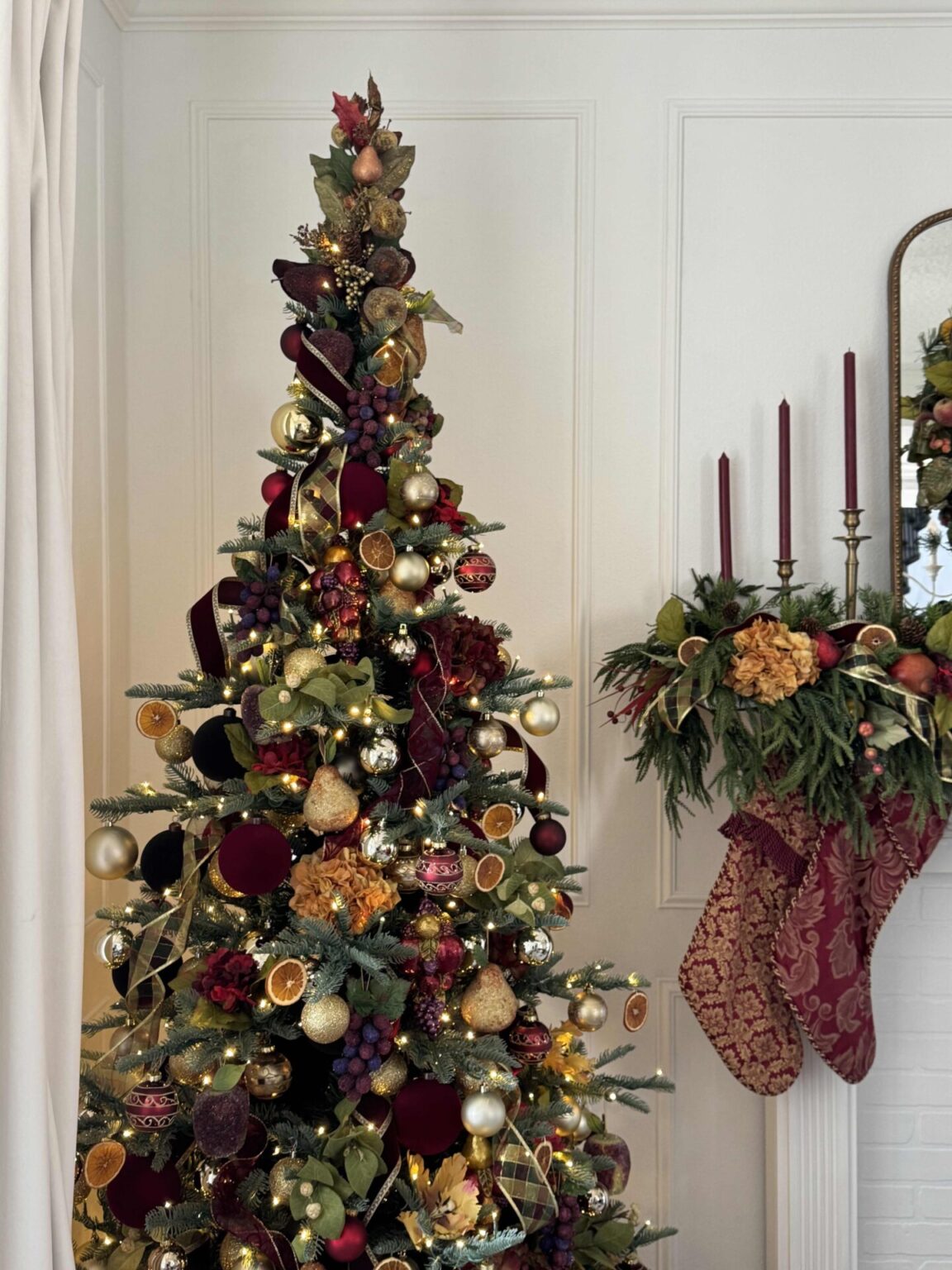 Beautiful Burgundy Christmas Decor Ideas For Your Dining Room - An ...