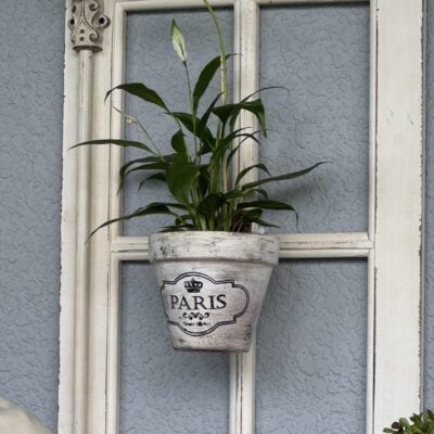 How to Hang Flower Pots for a Charming Outdoor Display